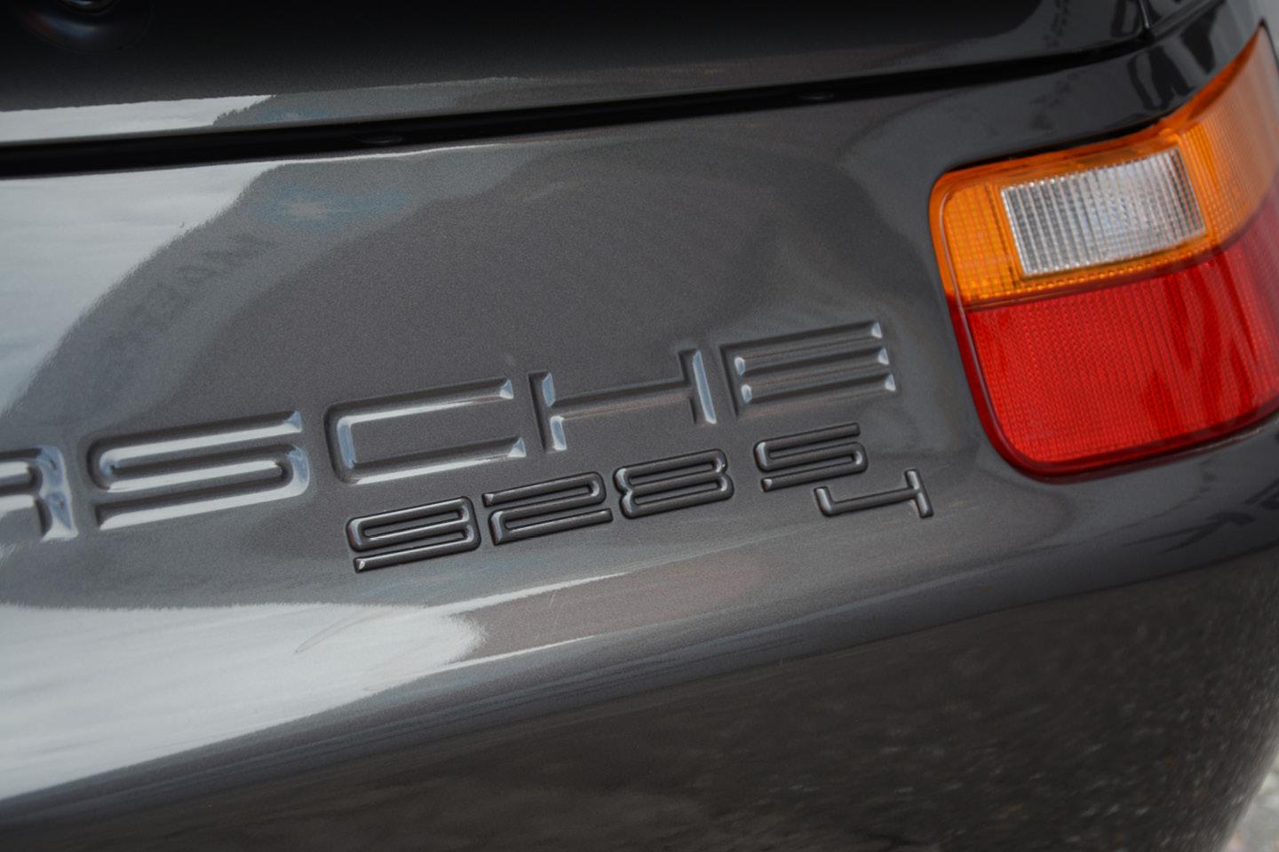PORSCHE 928 S4 – image 11