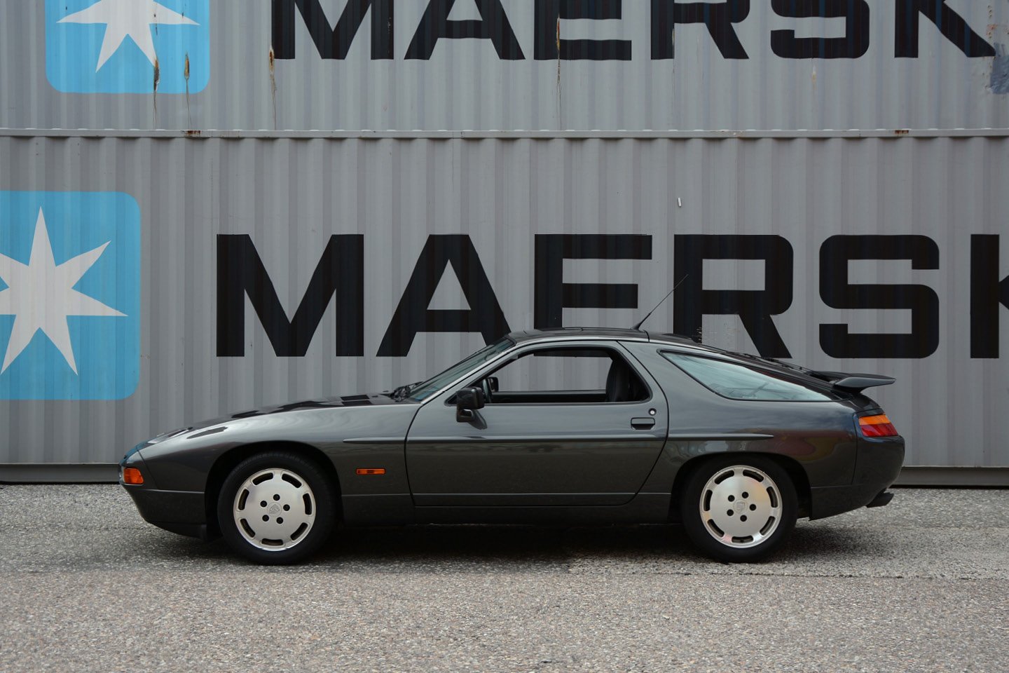 PORSCHE 928 S4