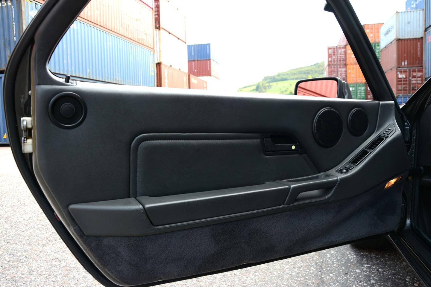 PORSCHE 928 S4 – image 12