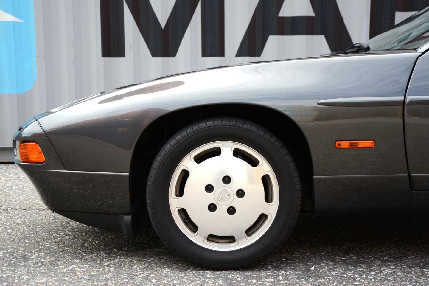 PORSCHE 928 S4 – image 10