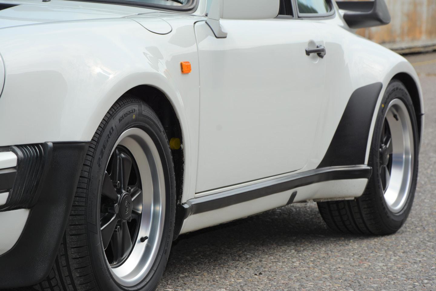 PORSCHE 911 Turbo 3.3 – Bild 4