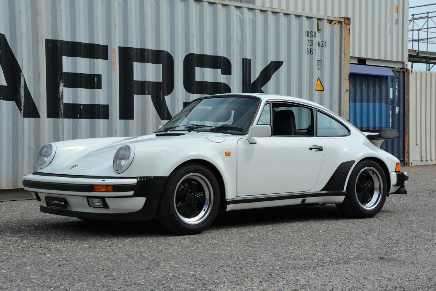 PORSCHE 911 Turbo 3.3 – Bild 2