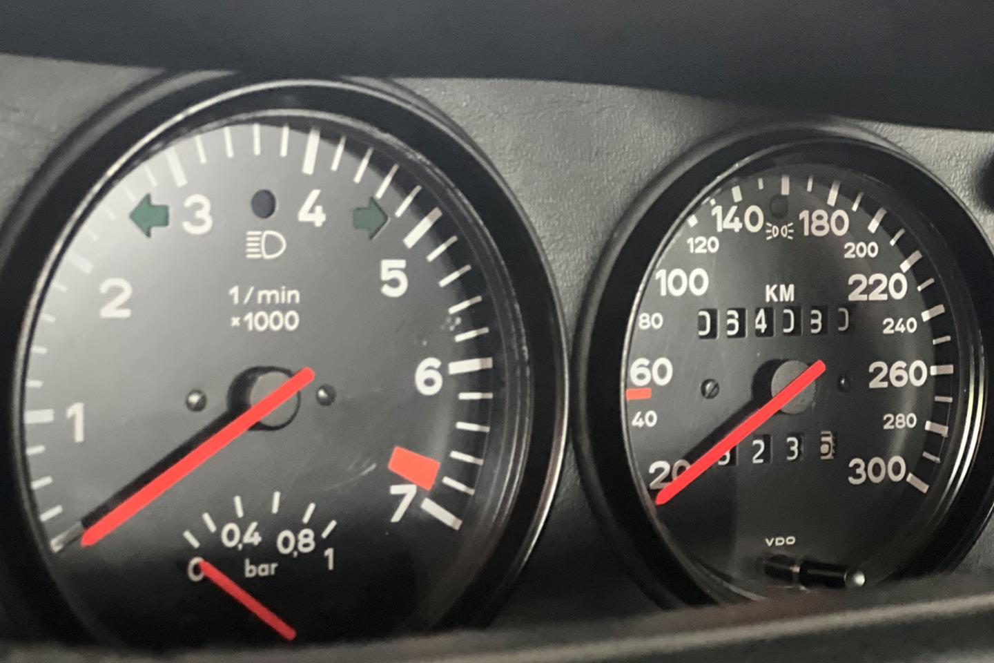 PORSCHE 911 Turbo 3.3 – Bild 17