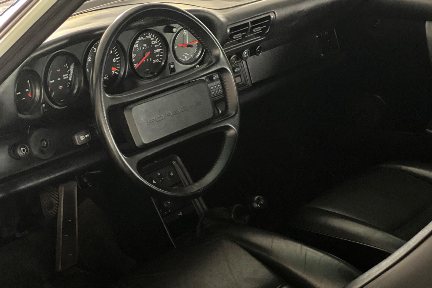 PORSCHE 911 Turbo 3.3 – Bild 12