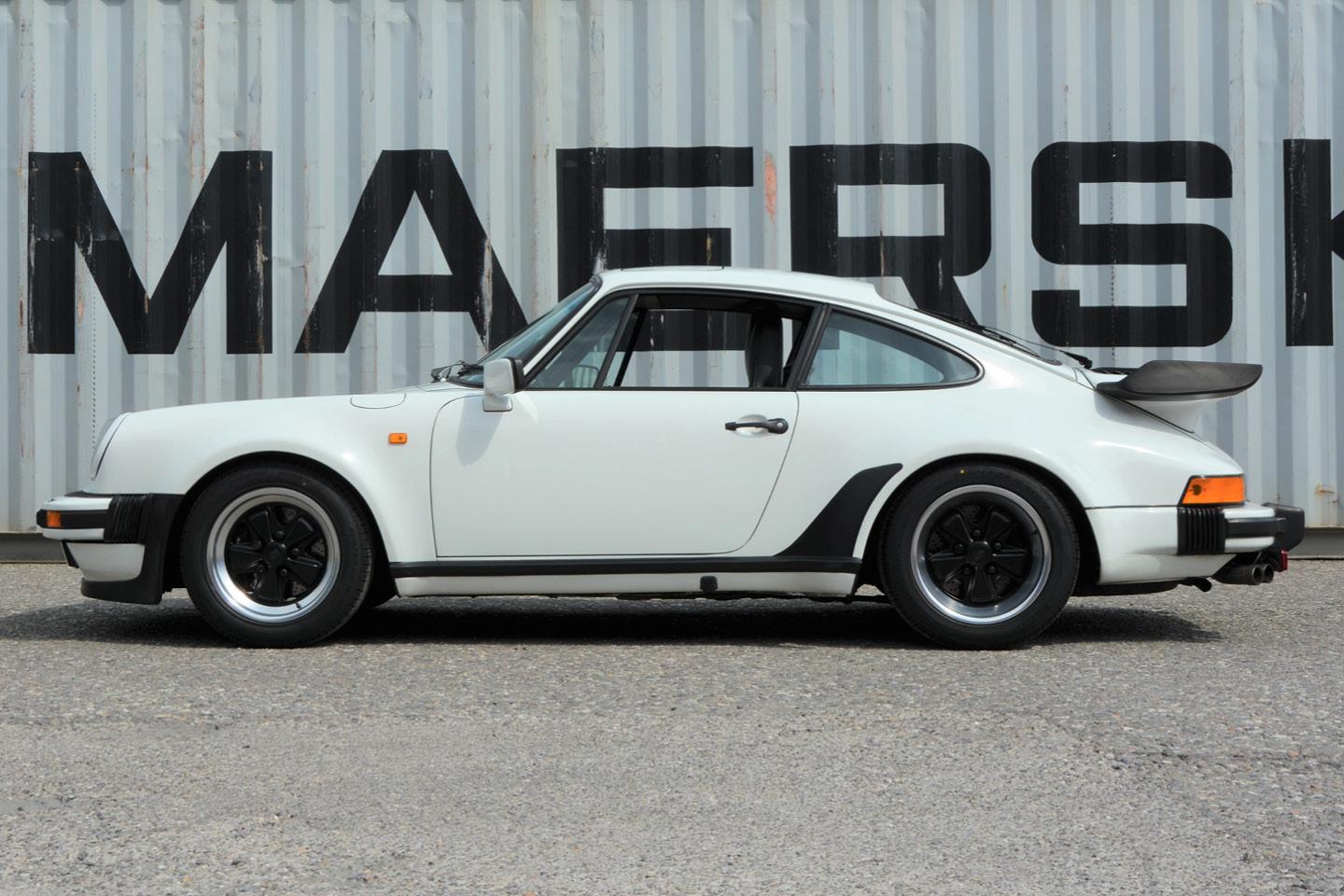 PORSCHE 911 Turbo 3.3