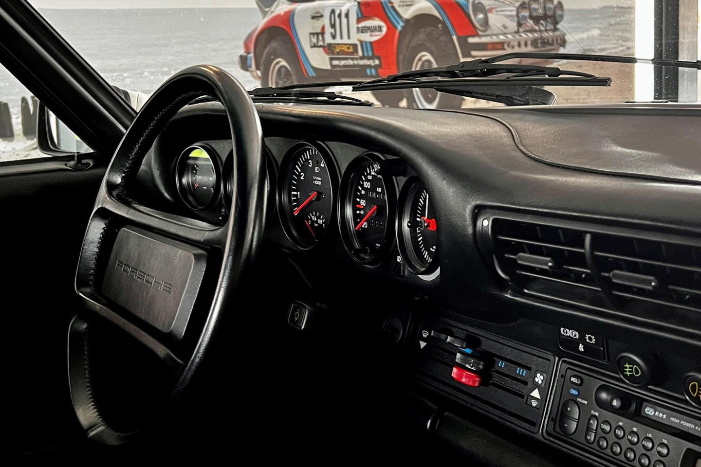 PORSCHE 911 Turbo 3.3 – Bild 13