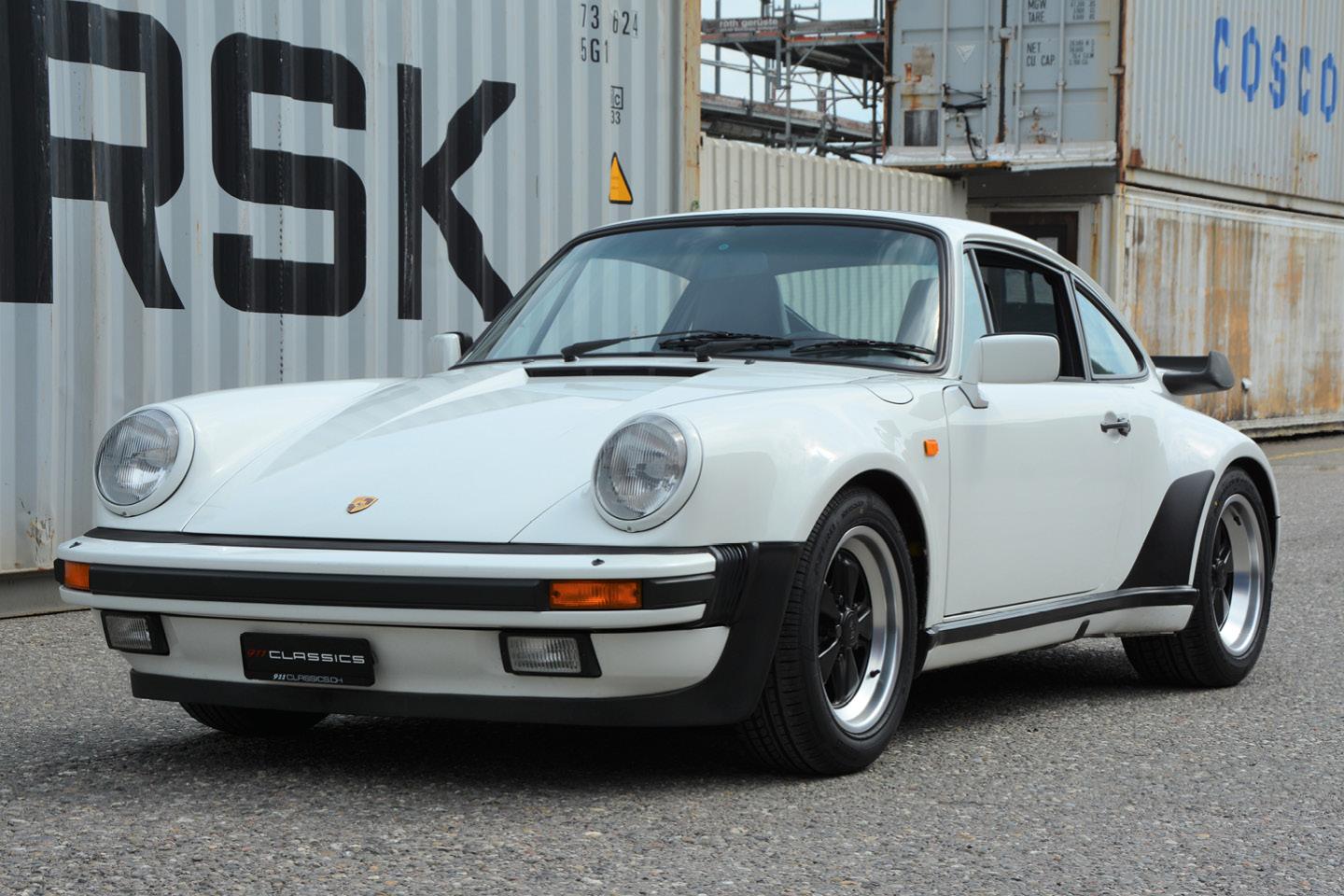 PORSCHE 911 Turbo 3.3 – Bild 3