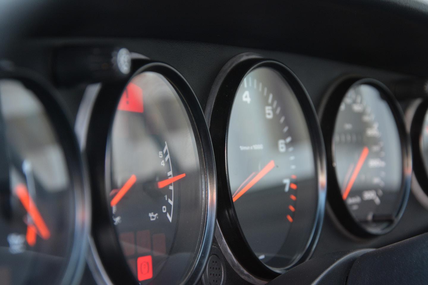 PORSCHE 964 RS – Bild 15