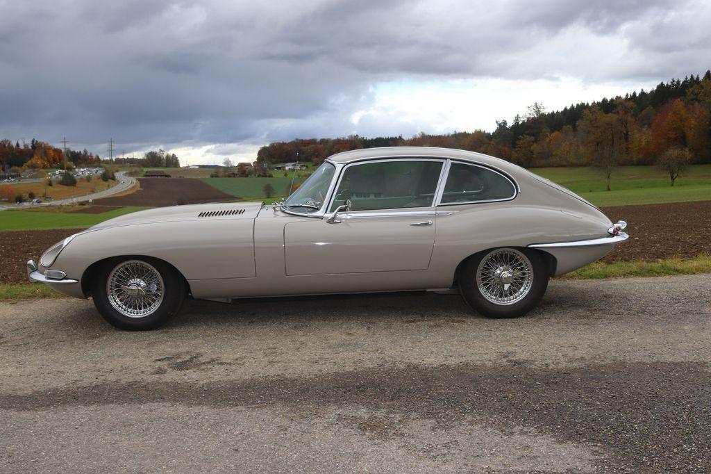 Jaguar E-Type 4.2 S1.5 2+2 – image 2