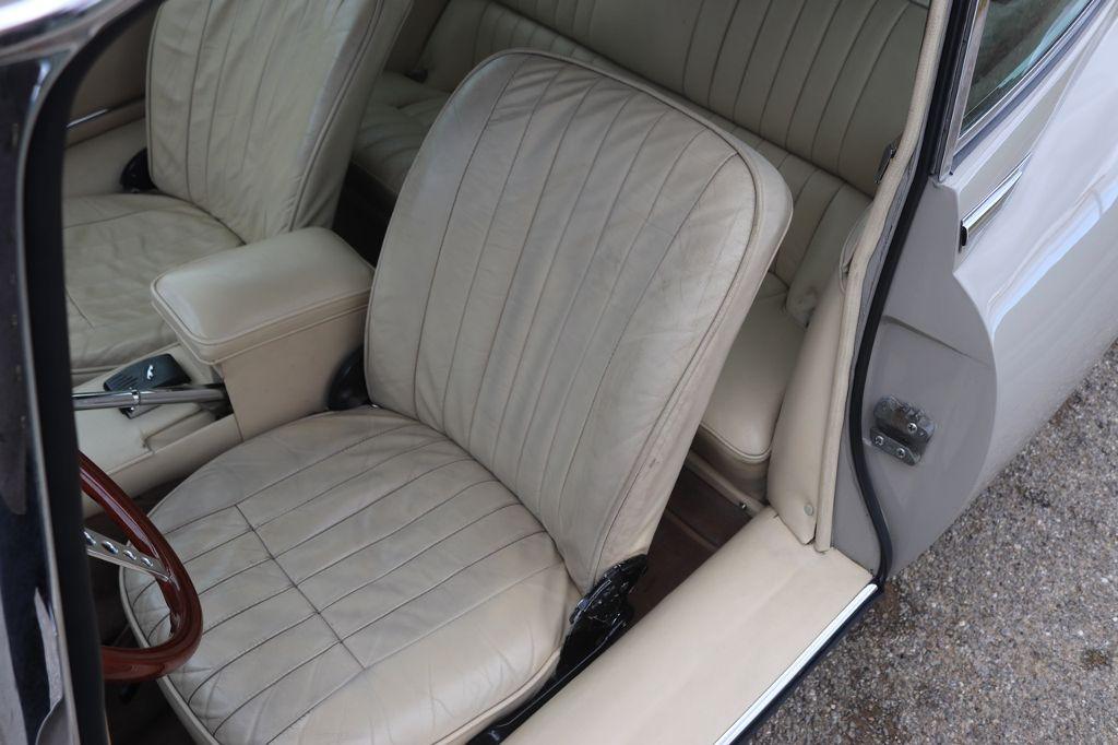 Jaguar E-Type 4.2 S1.5 2+2 – image 7